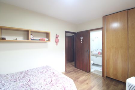 Casa à venda com 399m², 3 quartos e 4 vagasSuíte 2