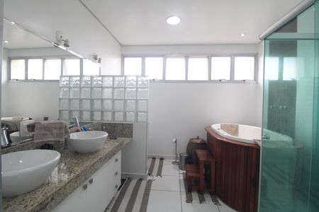 Casa à venda com 399m², 3 quartos e 4 vagasBanheiro da suíte 3