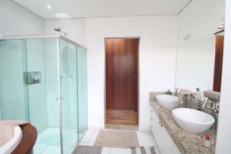 Casa à venda com 399m², 3 quartos e 4 vagasBanheiro da suíte 3