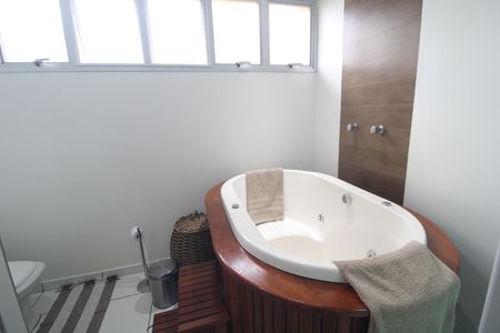 Casa à venda com 399m², 3 quartos e 4 vagasBanheiro da suíte 3