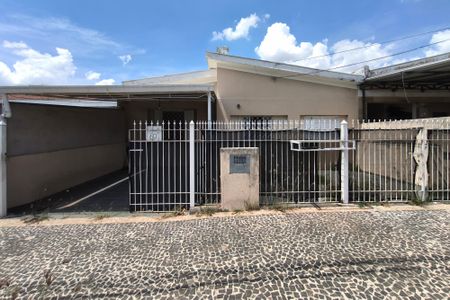 Casa à venda com 110m², 3 quartos e 3 vagasFachada