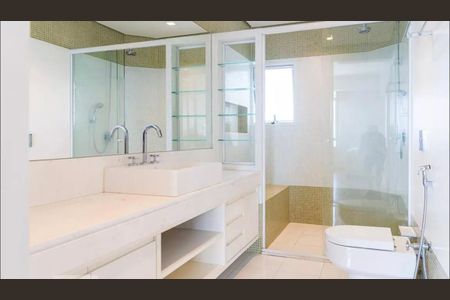 Banheiro de apartamento para alugar com 1 quarto, 91m² em Higienópolis, São Paulo