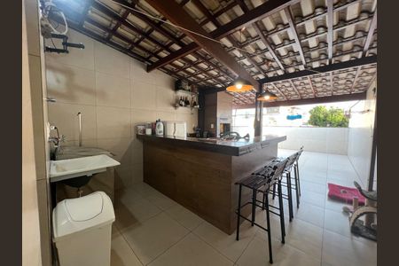 Casa à venda com 120m², 4 quartos e 2 vagasFoto 01