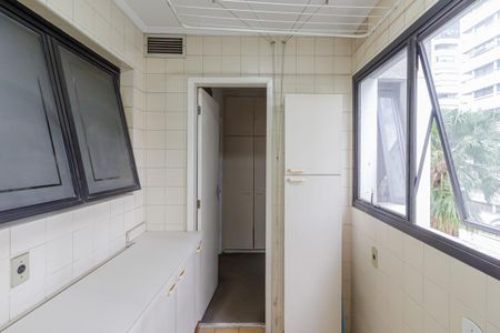 Apartamento à venda com 149m², 4 quartos e 2 vagas Apartamento à venda com 149m², 4 quartos e 2 vagasÁrea de Serviço