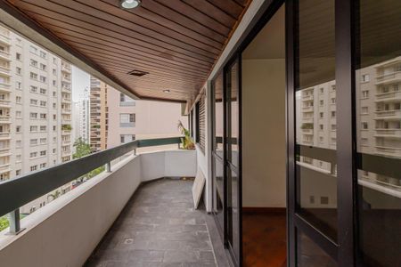 Sacada de apartamento à venda com 4 quartos, 149m² em Moema, São Paulo