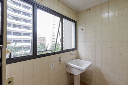 Apartamento à venda com 149m², 4 quartos e 2 vagas Apartamento à venda com 149m², 4 quartos e 2 vagasÁrea de Serviço