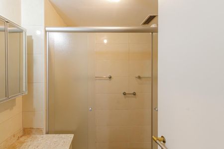 Apartamento à venda com 149m², 4 quartos e 2 vagas Apartamento à venda com 149m², 4 quartos e 2 vagasBanheiro da Suíte