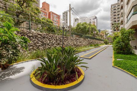 Apartamento à venda com 149m², 4 quartos e 2 vagas Apartamento à venda com 149m², 4 quartos e 2 vagasÁrea Comum