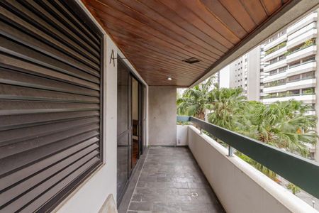 Sacada de apartamento à venda com 4 quartos, 149m² em Moema, São Paulo