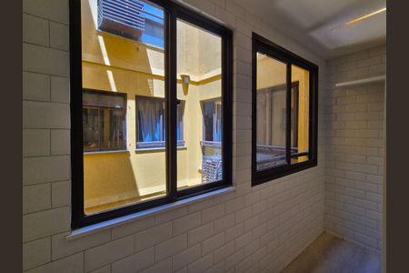 Apartamento à venda com 81m², 2 quartos e 2 vagasÁrea de Serviço 