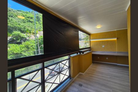 Apartamento à venda com 81m², 2 quartos e 2 vagasVaranda 