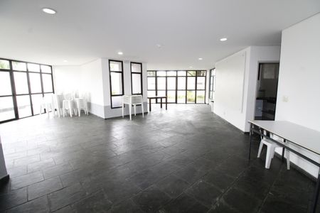Apartamento para alugar com 60m², 2 quartos e 1 vagaÁrea comum - Salão de festas