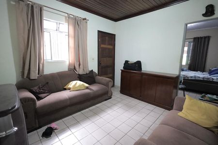 Casa à venda com 128m², 2 quartos e 2 vagas Casa à venda com 128m², 2 quartos e 2 vagasSala