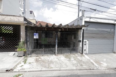 Casa à venda com 128m², 2 quartos e 2 vagas Casa à venda com 128m², 2 quartos e 2 vagasFachada