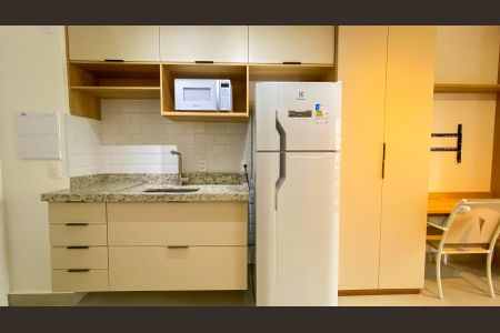 cozinha de apartamento para alugar com 1 quarto, 25m² em Butantã, São Paulo