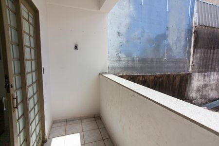 Apartamento para alugar com 76m², 3 quartos e sem vagaVaranda
