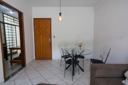 Apartamento para alugar com 76m², 3 quartos e sem vagaSala