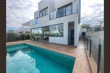 Casa de condomínio à venda com 343m², 4 quartos e 6 vagas Casa de condomínio à venda com 343m², 4 quartos e 6 vagasPiscina