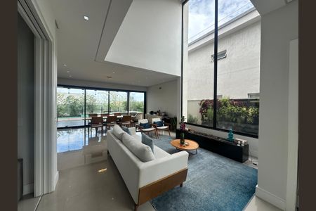 Casa de condomínio à venda com 343m², 4 quartos e 6 vagas Casa de condomínio à venda com 343m², 4 quartos e 6 vagasSala
