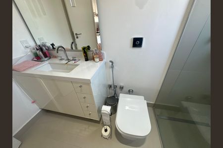 Casa de condomínio à venda com 343m², 4 quartos e 6 vagas Casa de condomínio à venda com 343m², 4 quartos e 6 vagasBanheiro da Suíte 3