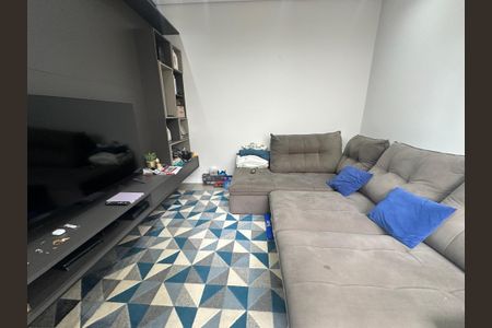 Casa de condomínio à venda com 343m², 4 quartos e 6 vagas Casa de condomínio à venda com 343m², 4 quartos e 6 vagasSala de TV