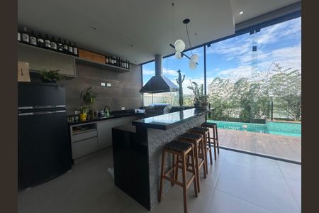 Casa de condomínio à venda com 343m², 4 quartos e 6 vagas Casa de condomínio à venda com 343m², 4 quartos e 6 vagasChurrasqueira