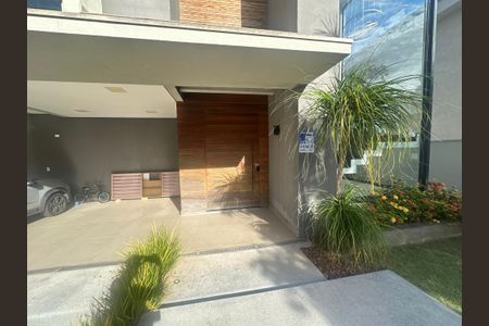 Casa de condomínio à venda com 343m², 4 quartos e 6 vagas Casa de condomínio à venda com 343m², 4 quartos e 6 vagasFachada