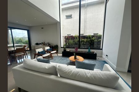 Casa de condomínio à venda com 343m², 4 quartos e 6 vagas Casa de condomínio à venda com 343m², 4 quartos e 6 vagasSala