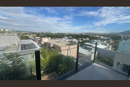 Casa de condomínio à venda com 343m², 4 quartos e 6 vagas Casa de condomínio à venda com 343m², 4 quartos e 6 vagasVaranda