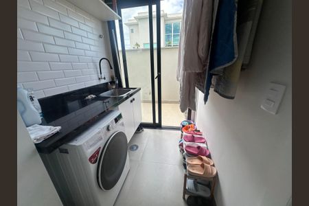 Casa de condomínio à venda com 343m², 4 quartos e 6 vagas Casa de condomínio à venda com 343m², 4 quartos e 6 vagasÁrea de Serviço