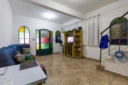 Sala de casa à venda com 7 quartos, 250m² em Vila Carrão, São Paulo