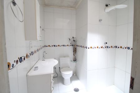 Banheiro de casa para alugar com 2 quartos, 80m² em Vila do Castelo, São Paulo