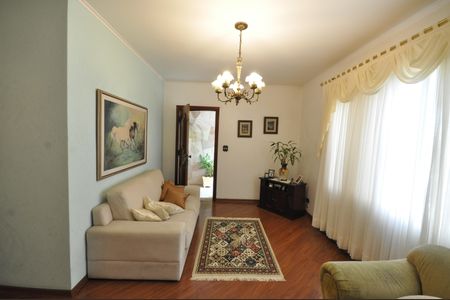 Casa à venda com 286m², 3 quartos e 5 vagasSala