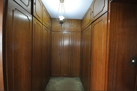 Casa à venda com 286m², 3 quartos e 5 vagasCloset