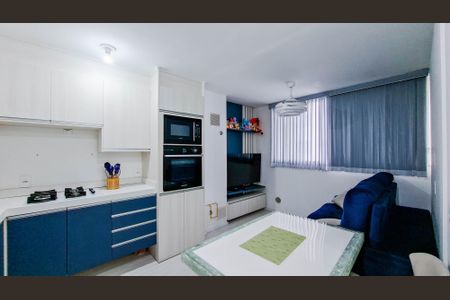 Sala/Cozinha de apartamento à venda com 2 quartos, 32m² em Vila das Bandeiras, Guarulhos