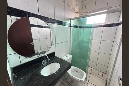 Banheiro de apartamento para alugar com 2 quartos, 46m² em Tubalina, Uberlândia