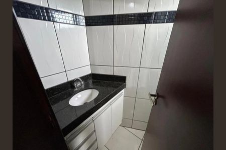 Banheiro de apartamento para alugar com 2 quartos, 46m² em Tubalina, Uberlândia
