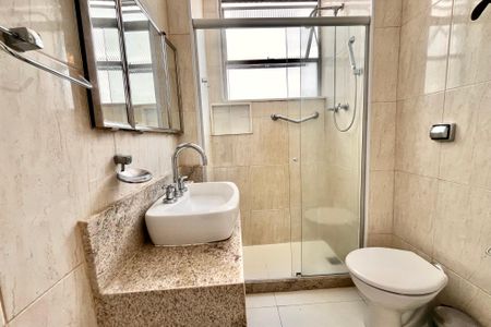 Apartamento para alugar com 85m², 2 quartos e 1 vaga Apartamento para alugar com 85m², 2 quartos e 1 vagaBanheiro social