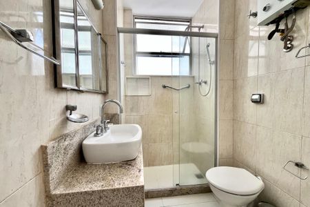 Apartamento para alugar com 85m², 2 quartos e 1 vaga Apartamento para alugar com 85m², 2 quartos e 1 vagaBanheiro social