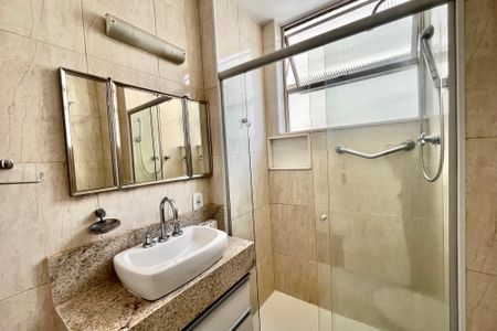 Apartamento para alugar com 85m², 2 quartos e 1 vaga Apartamento para alugar com 85m², 2 quartos e 1 vagaBanheiro social