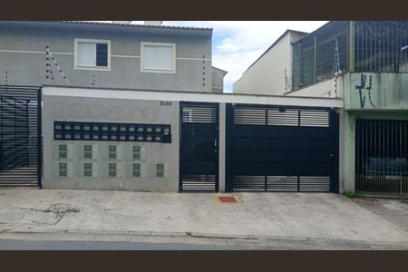 Casa à venda com 51m², 2 quartos e 1 vaga Casa à venda com 51m², 2 quartos e 1 vagaFachada