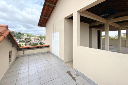 Casa à venda com 410m², 3 quartos e 5 vagas Casa à venda com 410m², 3 quartos e 5 vagasVaranda pilotis