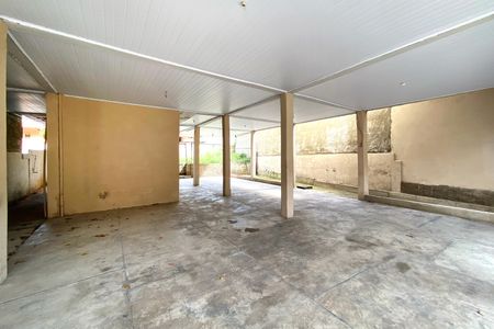 Casa à venda com 410m², 3 quartos e 5 vagas Casa à venda com 410m², 3 quartos e 5 vagasGaragem