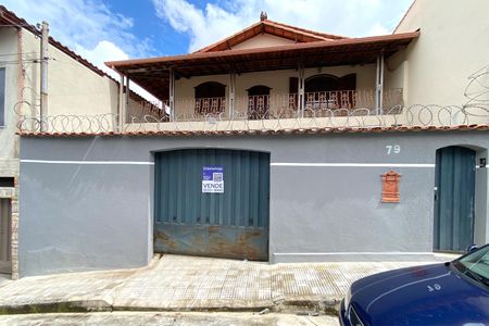 Casa à venda com 410m², 3 quartos e 5 vagas Casa à venda com 410m², 3 quartos e 5 vagasFachada