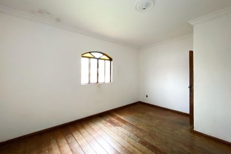 Casa à venda com 410m², 3 quartos e 5 vagas Casa à venda com 410m², 3 quartos e 5 vagasSuite