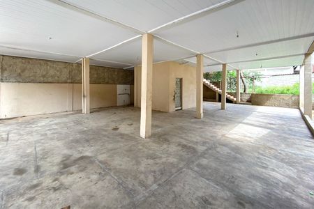 Casa à venda com 410m², 3 quartos e 5 vagas Casa à venda com 410m², 3 quartos e 5 vagasGaragem
