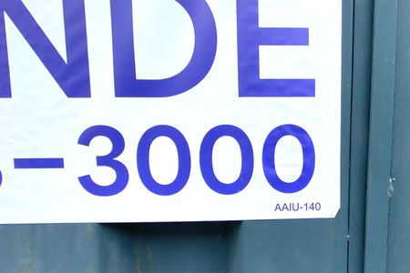 Casa à venda com 410m², 3 quartos e 5 vagas Casa à venda com 410m², 3 quartos e 5 vagasPlaca