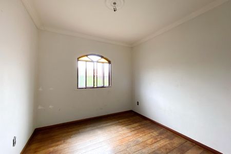 Casa à venda com 410m², 3 quartos e 5 vagas Casa à venda com 410m², 3 quartos e 5 vagasQuarto 3