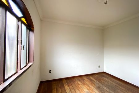 Casa à venda com 410m², 3 quartos e 5 vagas Casa à venda com 410m², 3 quartos e 5 vagasQuarto 3