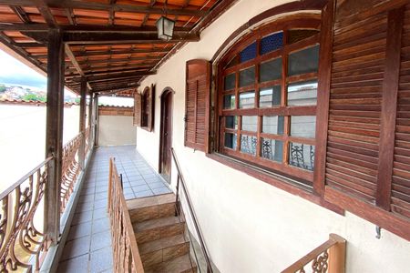 Casa à venda com 410m², 3 quartos e 5 vagas Casa à venda com 410m², 3 quartos e 5 vagasVaranda